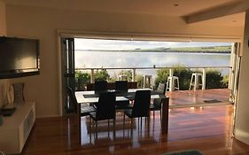 Amazing Ansons Bay Absolute Waterfront Beach House